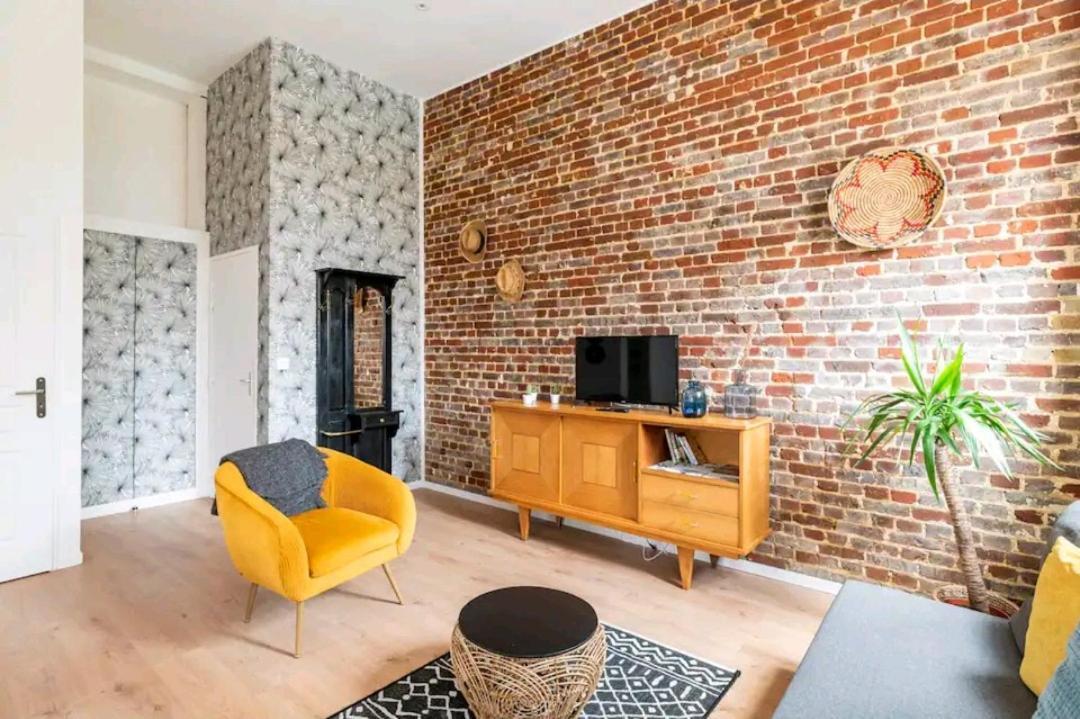 4 Apartment *